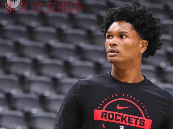 严阵以待!火箭社媒晒火箭球员进行赛前热身的花絮视频 严阵以待!火箭社媒晒火箭球员进行赛前热身的花絮视频