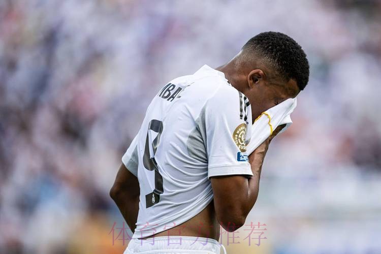 迪亚斯:很高兴用助攻帮助球队 希望姆巴佩没事 迪亚斯:很高兴用助攻帮助球队 希望姆巴佩没事