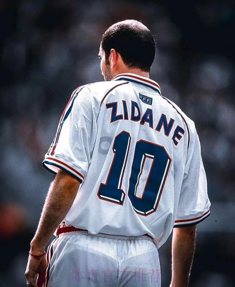 贝林厄姆:齐达内是最佳中场之一 我追随他的脚步